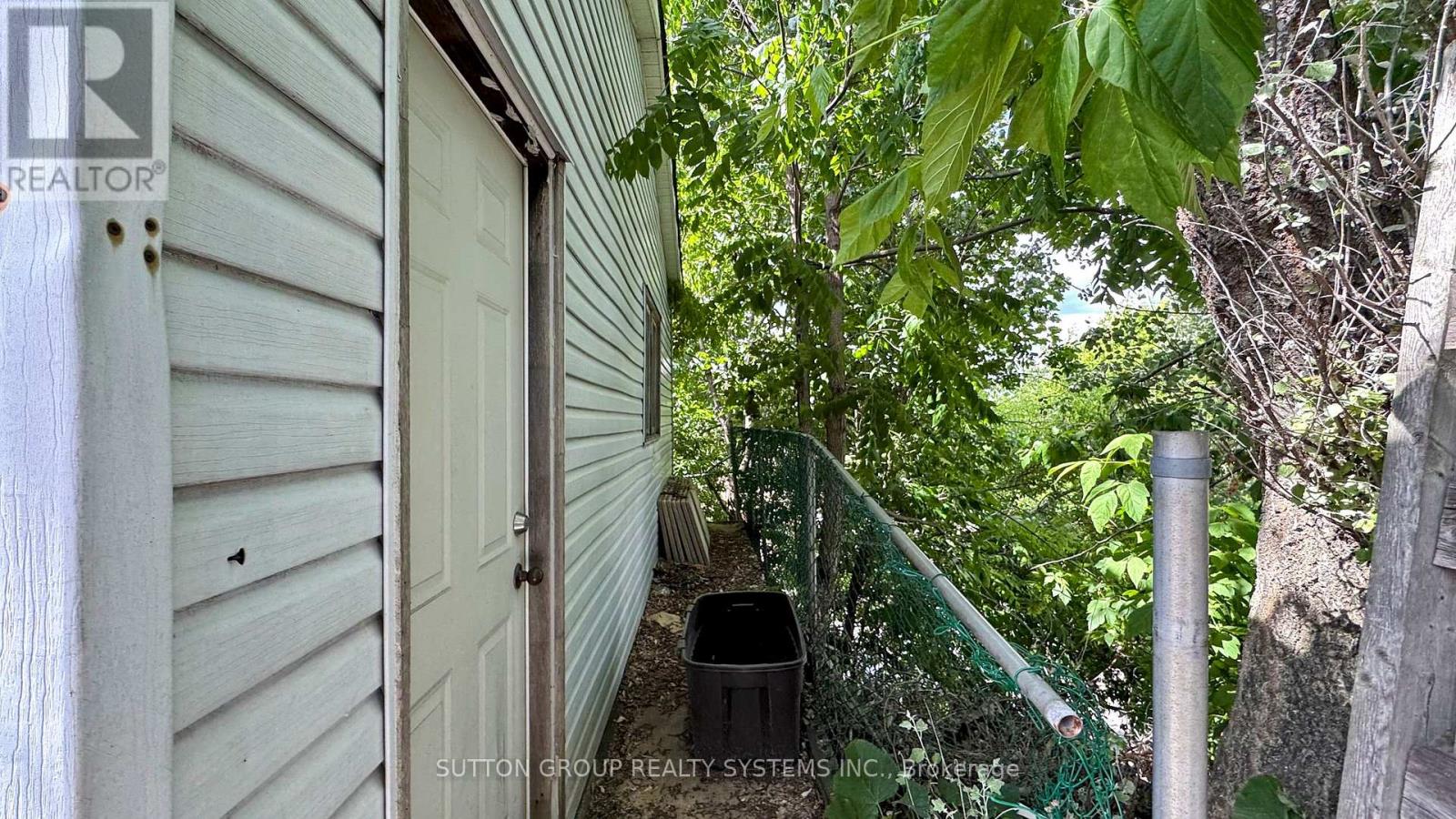 122 Hatherley Road, Toronto, Ontario  M6E 1W5 - Photo 21 - W12423020