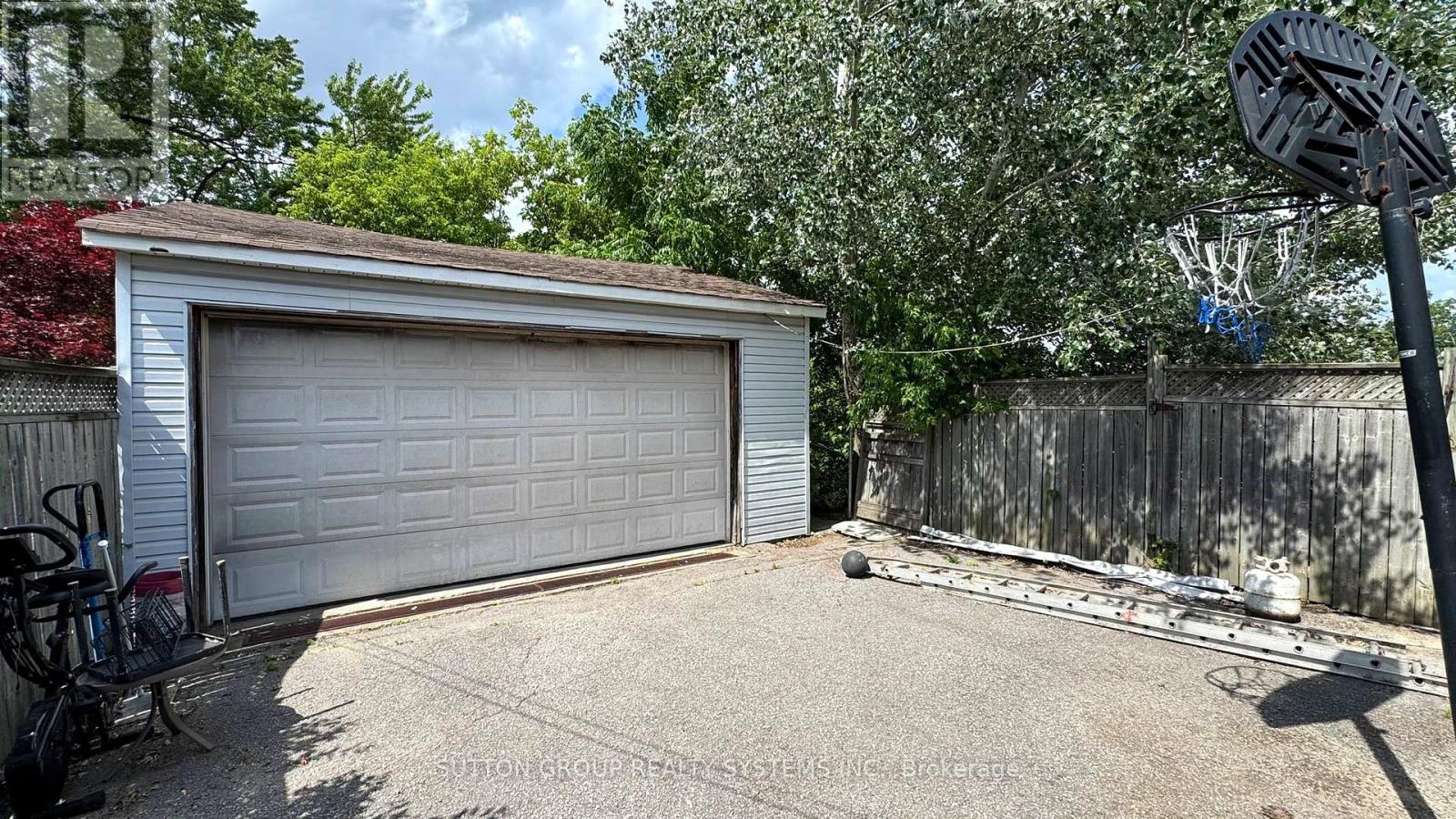 122 Hatherley Road, Toronto, Ontario  M6E 1W5 - Photo 22 - W12423020