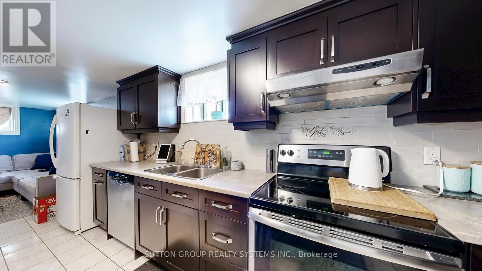 122 Hatherley Road, Toronto, Ontario  M6E 1W5 - Photo 6 - W12423020