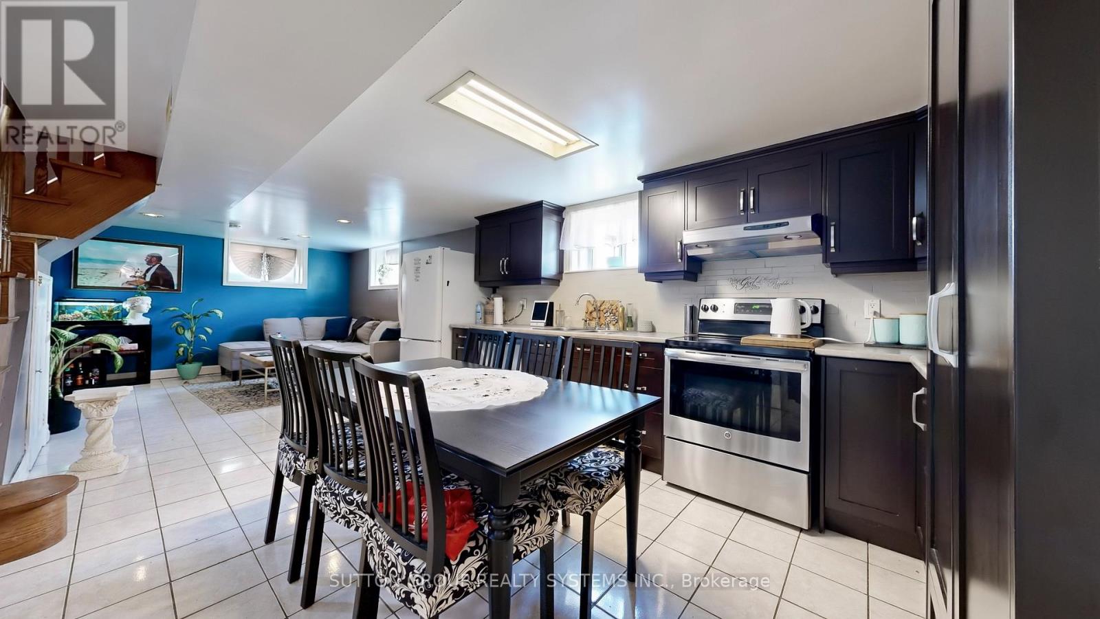 122 Hatherley Road, Toronto, Ontario  M6E 1W5 - Photo 7 - W12423020