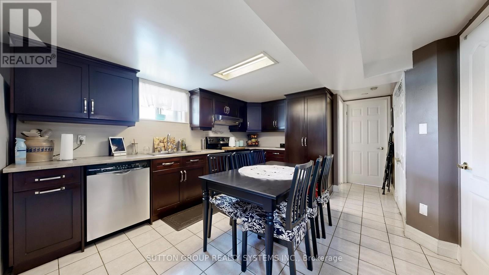 122 Hatherley Road, Toronto, Ontario  M6E 1W5 - Photo 8 - W12423020