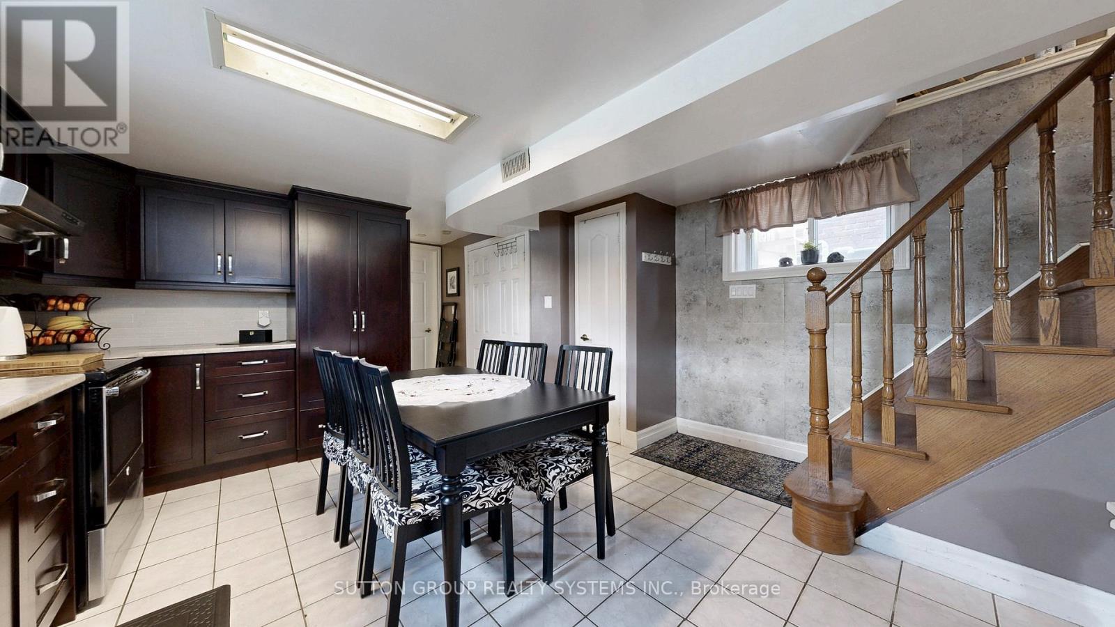 122 Hatherley Road, Toronto, Ontario  M6E 1W5 - Photo 9 - W12423020