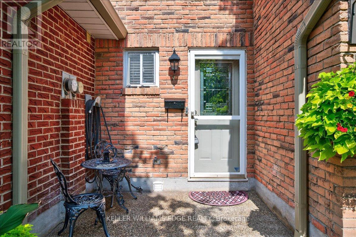 2 - 4198 Longmoor Drive, Burlington, Ontario  L7L 5E3 - Photo 3 - W12423031