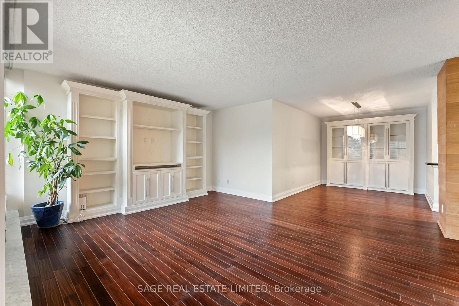 208 - 1 Palace Pier Court, Toronto, Ontario  M8V 3W9 - Photo 11 - W12423040
