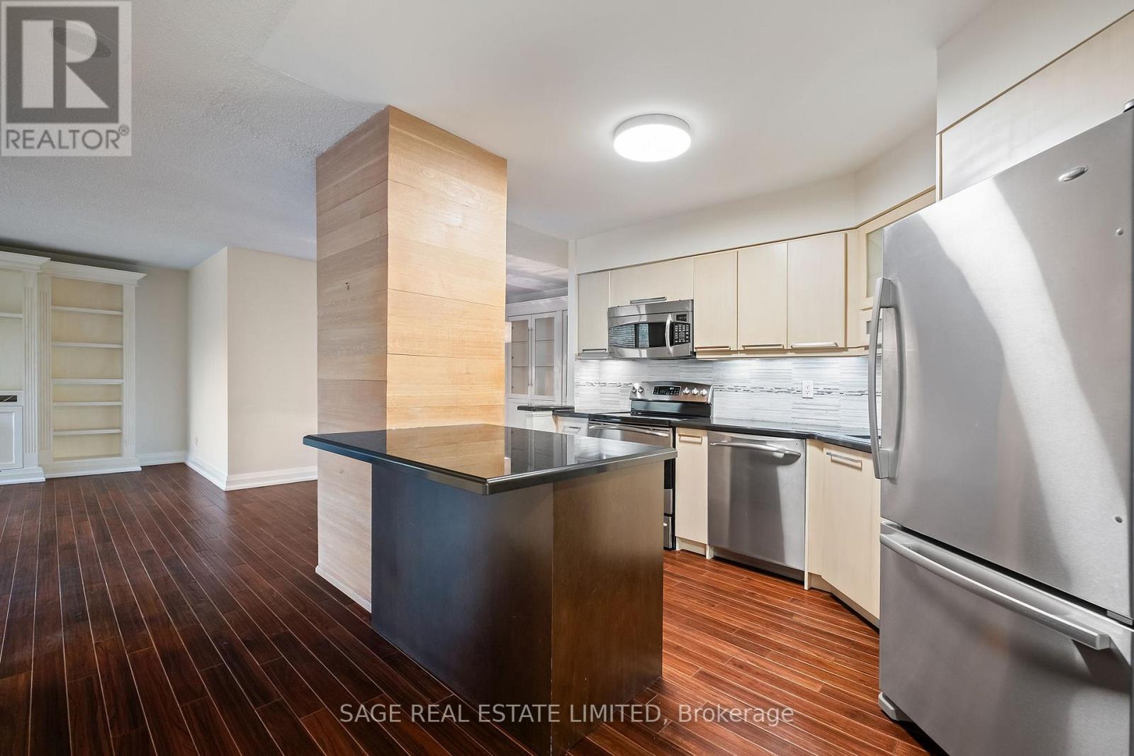 208 - 1 Palace Pier Court, Toronto, Ontario  M8V 3W9 - Photo 4 - W12423040