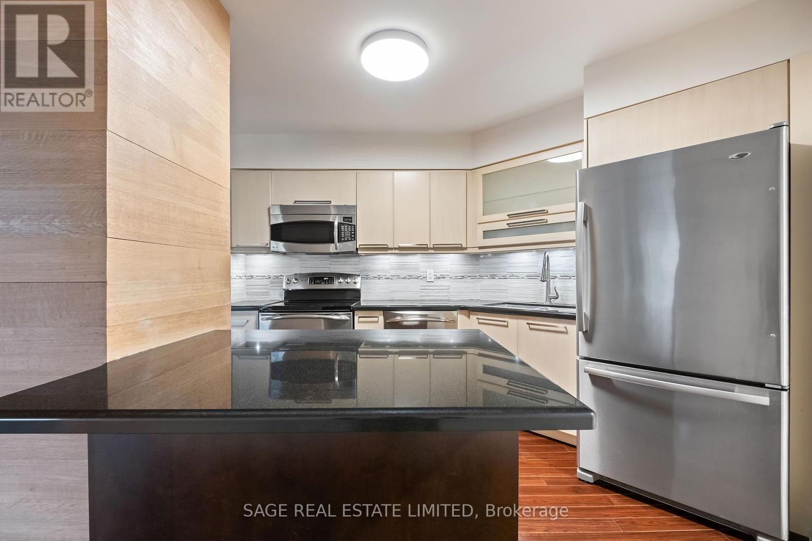 208 - 1 Palace Pier Court, Toronto, Ontario  M8V 3W9 - Photo 5 - W12423040