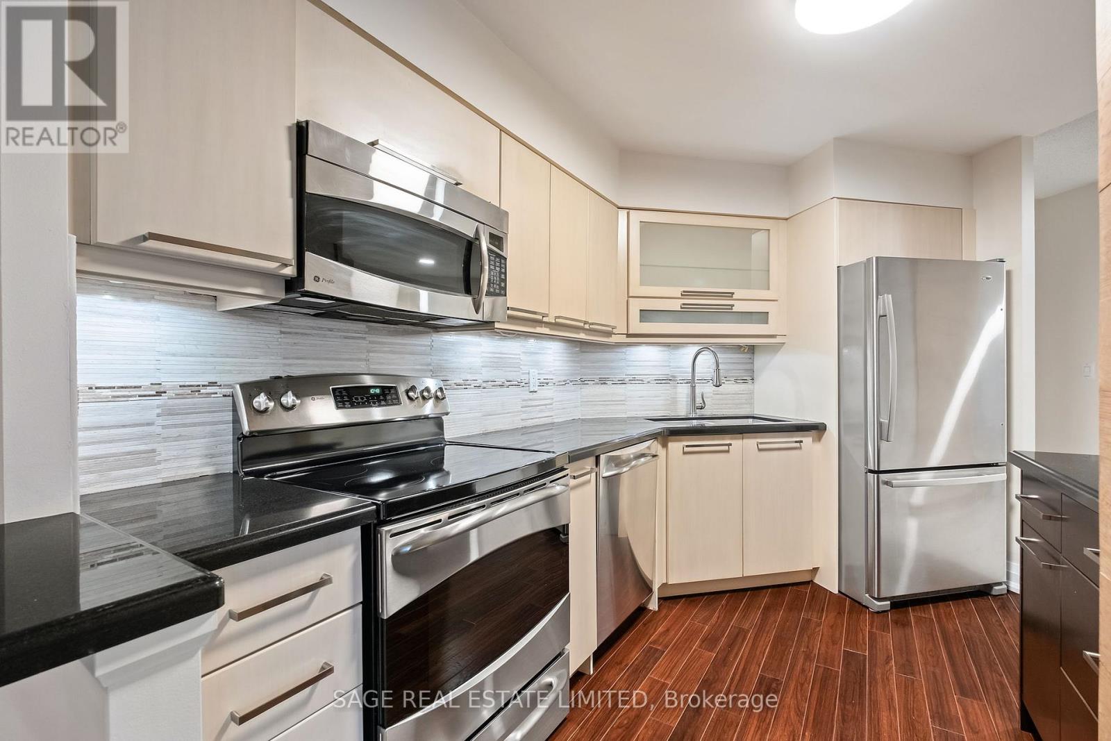 208 - 1 Palace Pier Court, Toronto, Ontario  M8V 3W9 - Photo 6 - W12423040