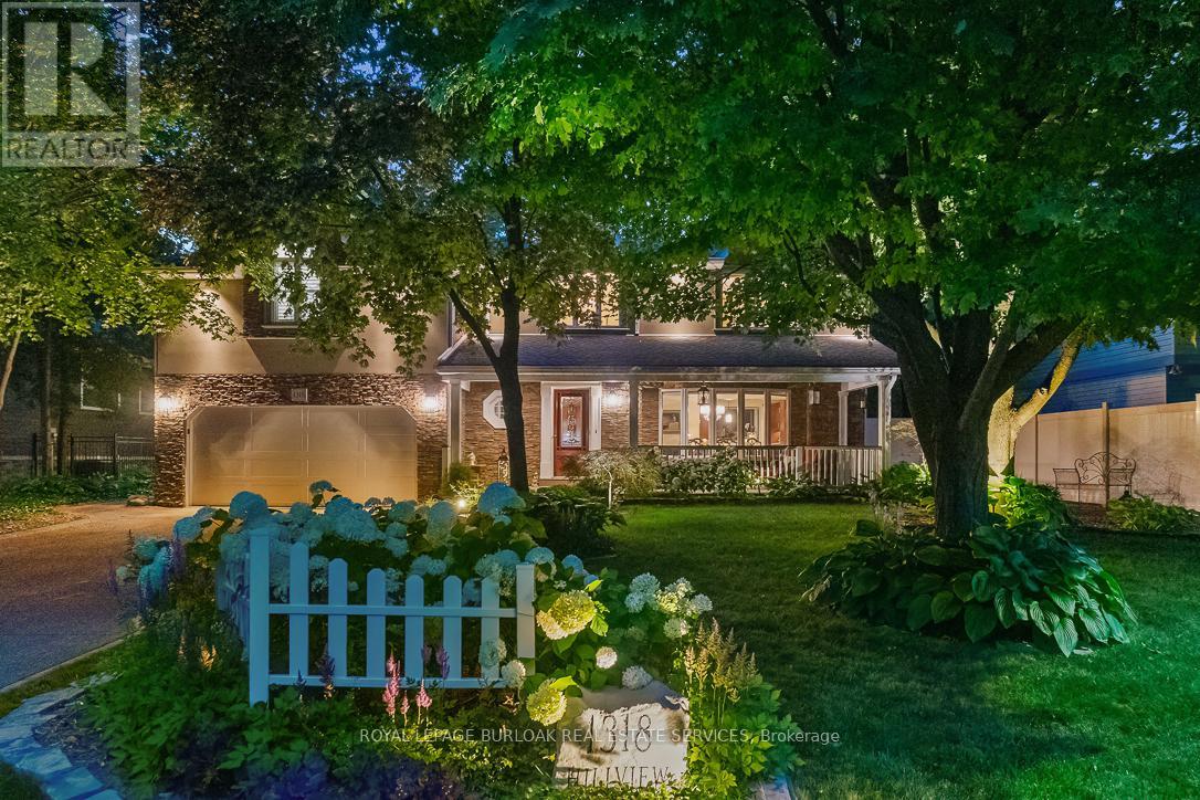 1318 Hillview Crescent, Oakville, Ontario  L6H 2C7 - Photo 4 - W12423041