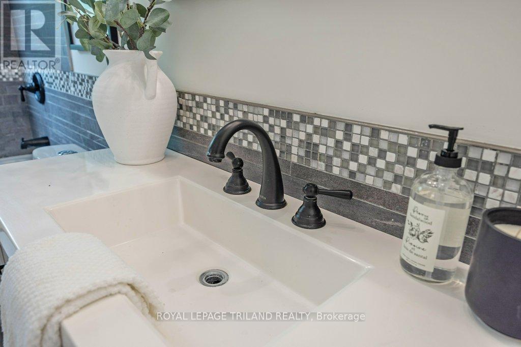 426 Beachwood Avenue, London South, Ontario  N6J 3K1 - Photo 27 - X12423084