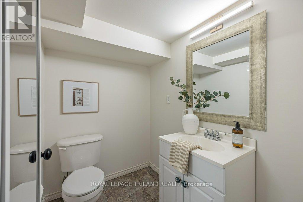 426 Beachwood Avenue, London South, Ontario  N6J 3K1 - Photo 35 - X12423084