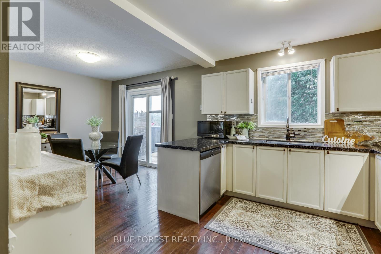 27 Loggers Grove, London East, Ontario  N5W 5Y9 - Photo 10 - X12423113