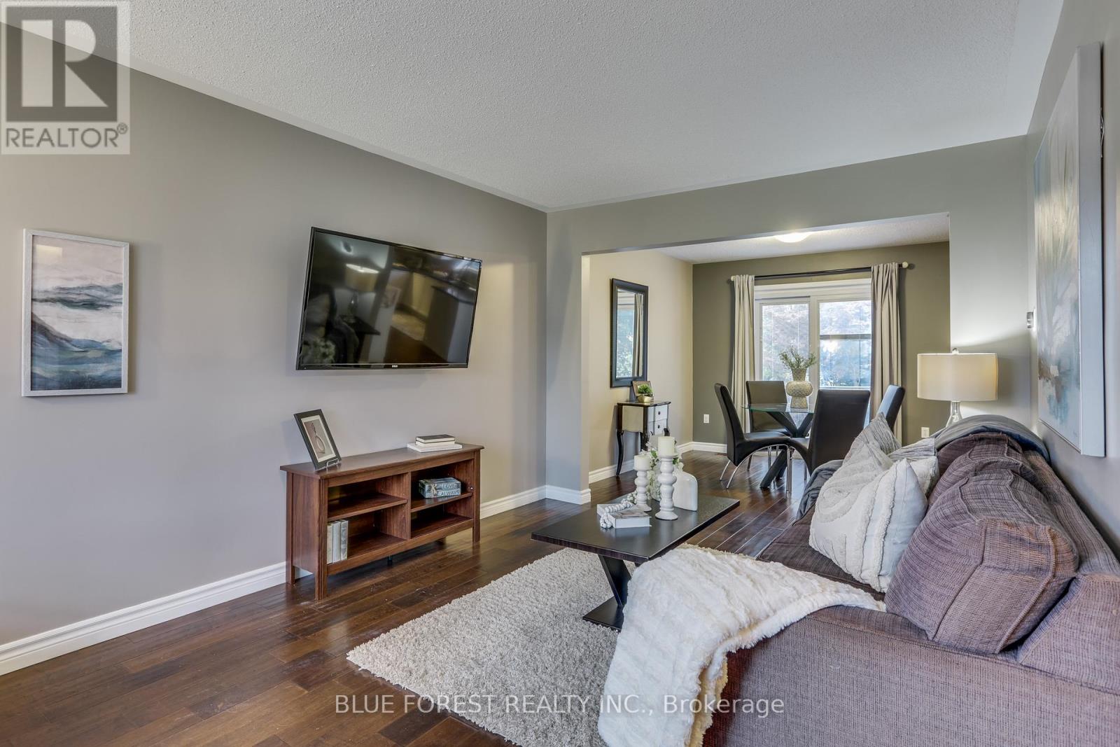 27 Loggers Grove, London East, Ontario  N5W 5Y9 - Photo 5 - X12423113