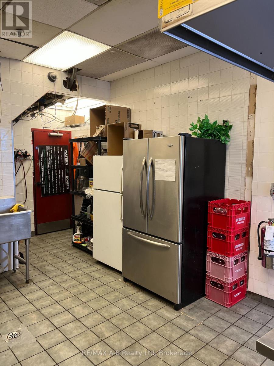 H7 - 1067 Ontario Street, Stratford, Ontario  N5A 6W6 - Photo 7 - X12423119