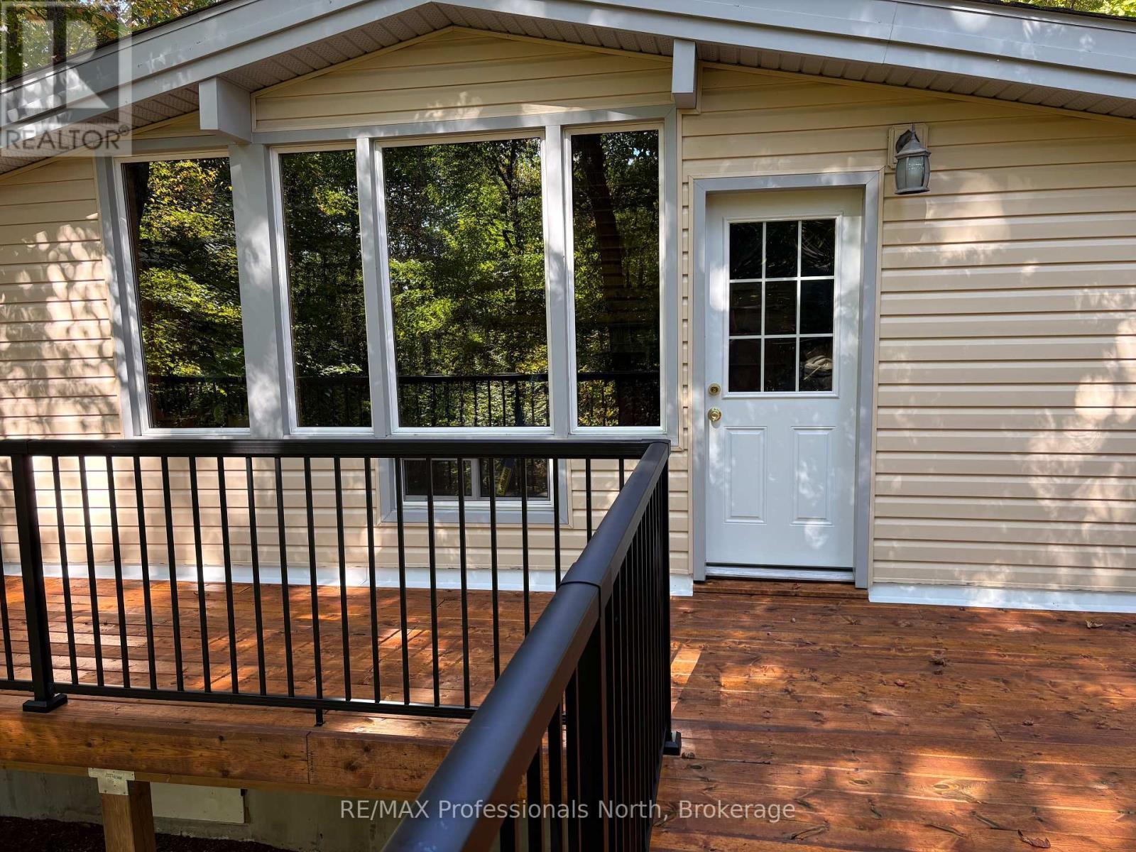 116 Woodland Drive, Huntsville, Ontario  P1H 1A7 - Photo 1 - X12423156