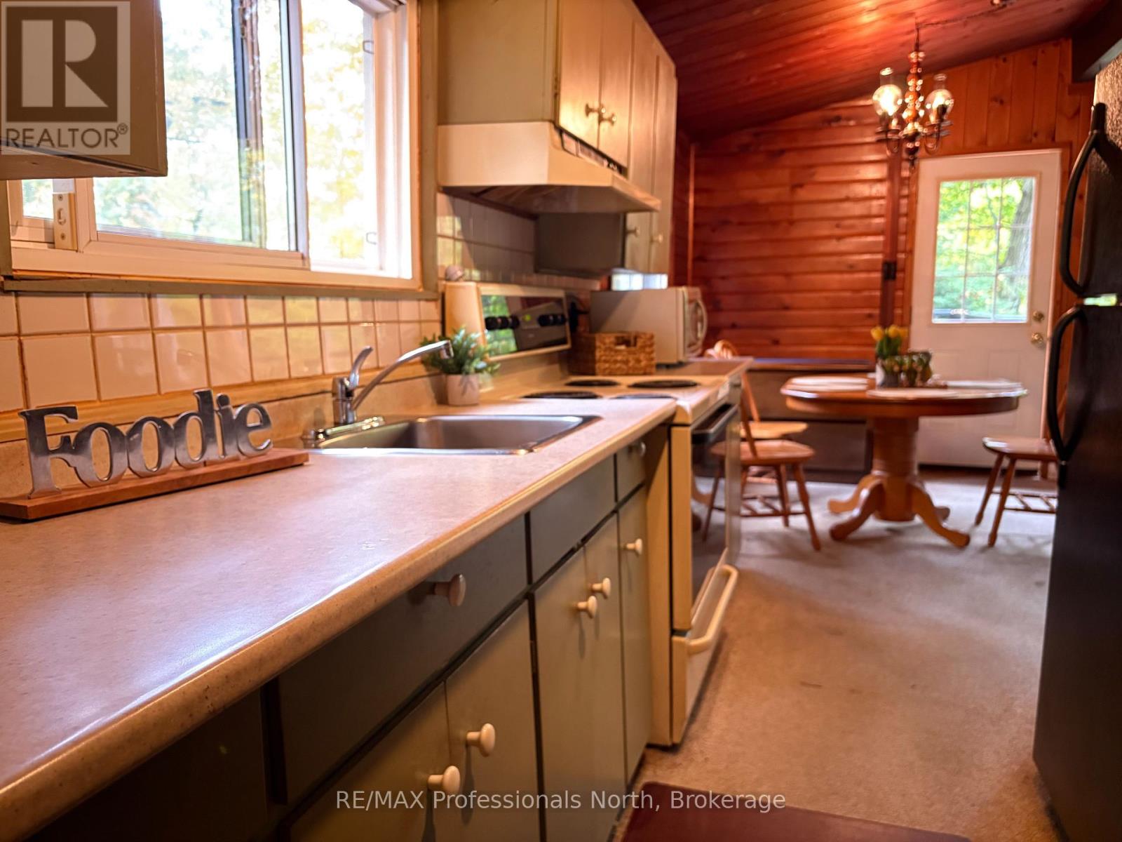 116 Woodland Drive, Huntsville, Ontario  P1H 1A7 - Photo 17 - X12423156
