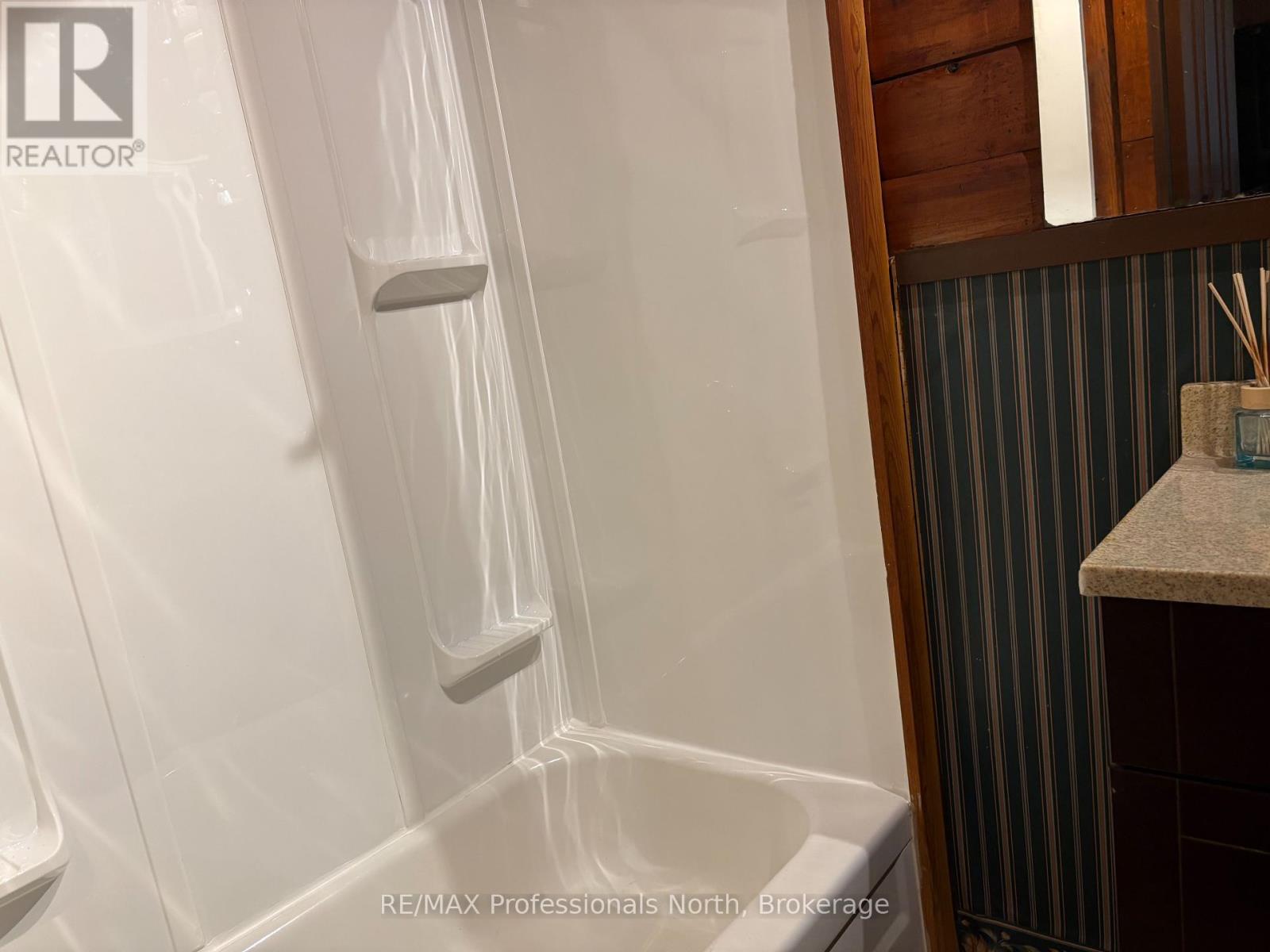116 Woodland Drive, Huntsville, Ontario  P1H 1A7 - Photo 22 - X12423156