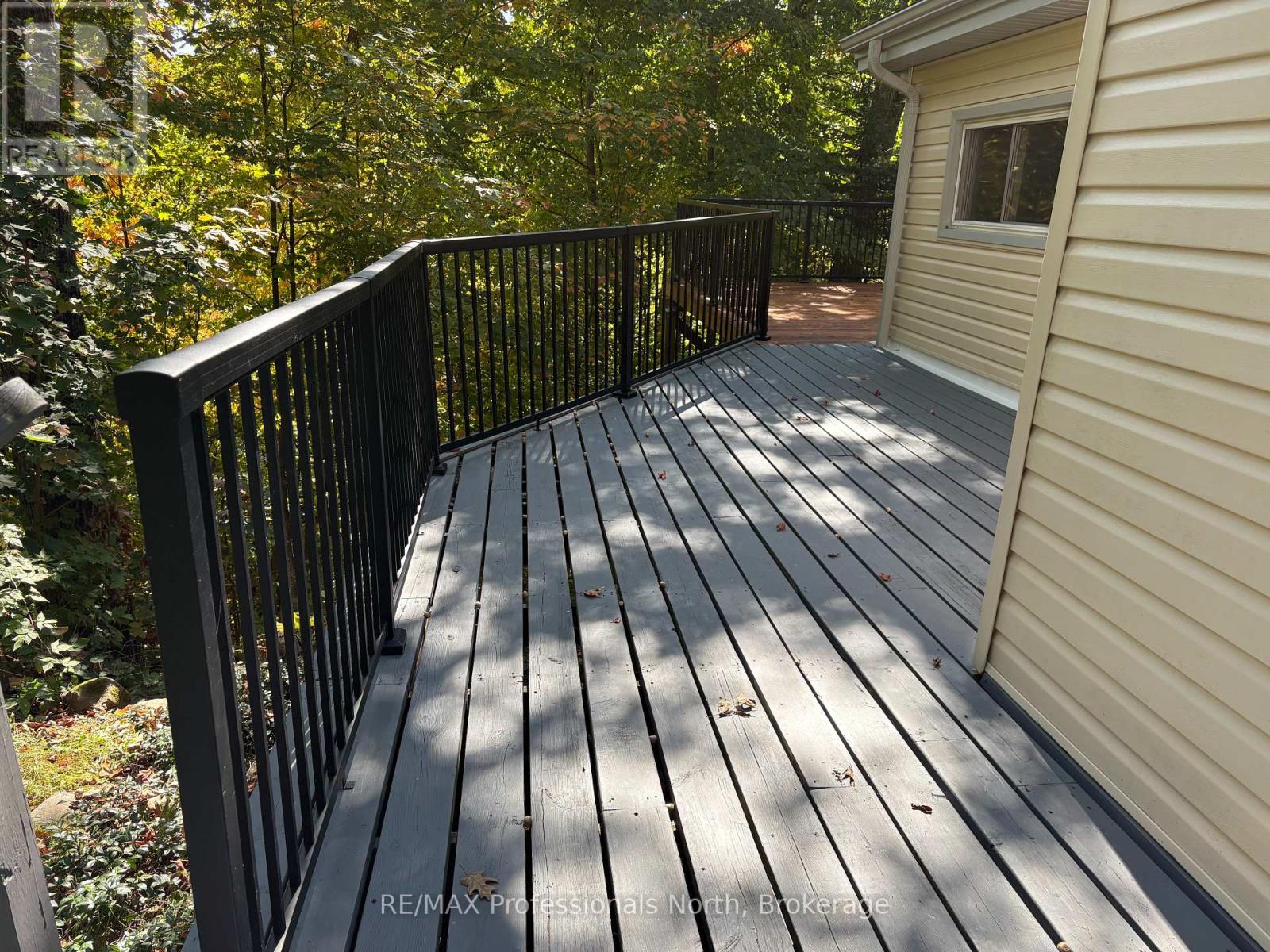 116 Woodland Drive, Huntsville, Ontario  P1H 1A7 - Photo 3 - X12423156