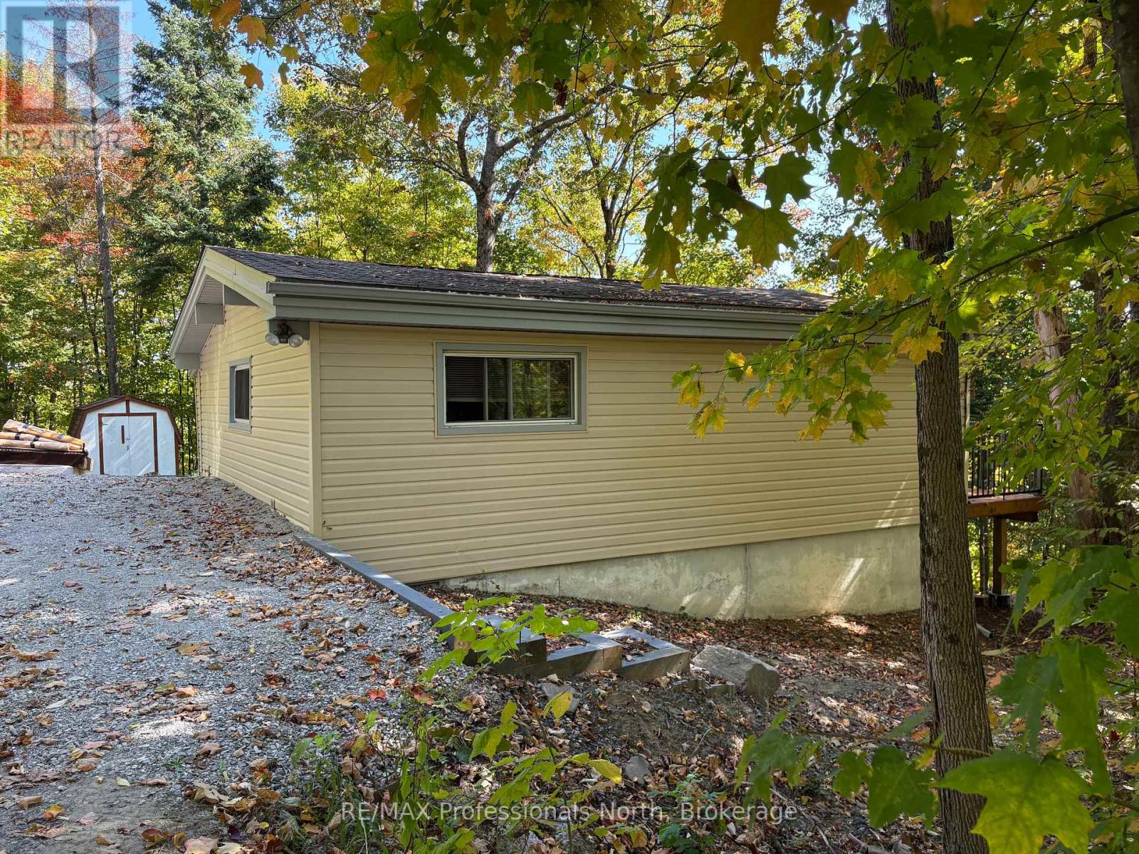 116 Woodland Drive, Huntsville, Ontario  P1H 1A7 - Photo 5 - X12423156
