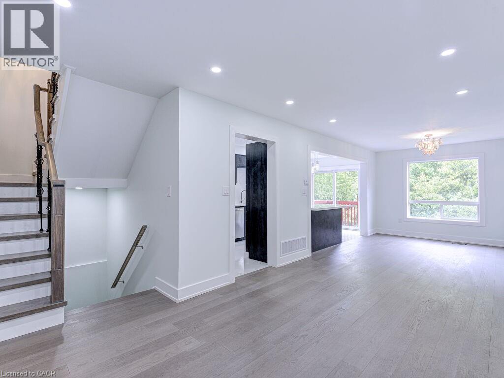 373 Ravineview Way, Oakville, Ontario  L6H 6S5 - Photo 9 - 40772022