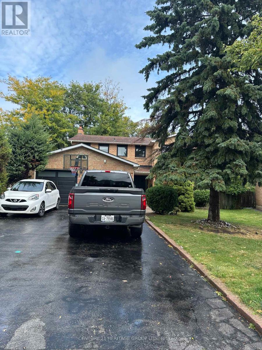 18 Lippincott Court, Richmond Hill, Ontario  L4C 7M4 - Photo 9 - N12422115