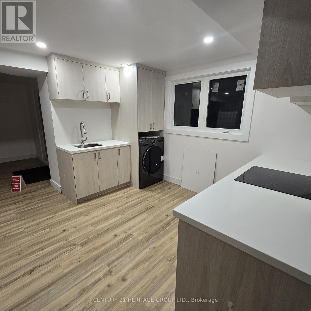 18 Lippincott Court, Richmond Hill, Ontario  L4C 7M4 - Photo 4 - N12422115