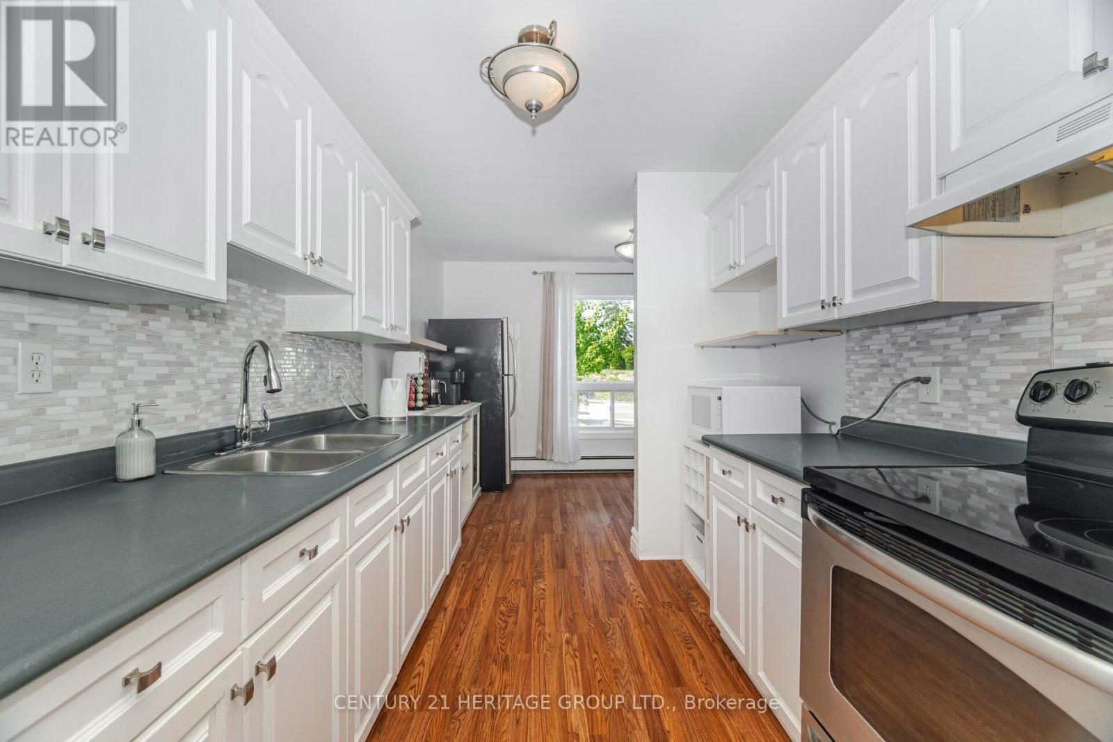 72 Osborn Street, Essa, Ontario  L0M 1B0 - Photo 9 - N12419272