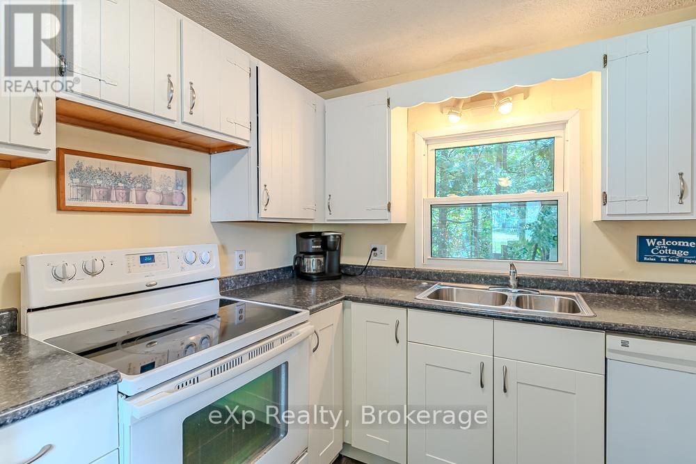 212 Green Street, Saugeen Shores, Ontario  N0H 2C0 - Photo 11 - X12391568