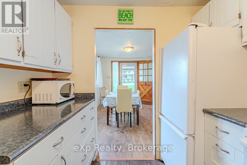 212 Green Street, Saugeen Shores, Ontario  N0H 2C0 - Photo 12 - X12391568