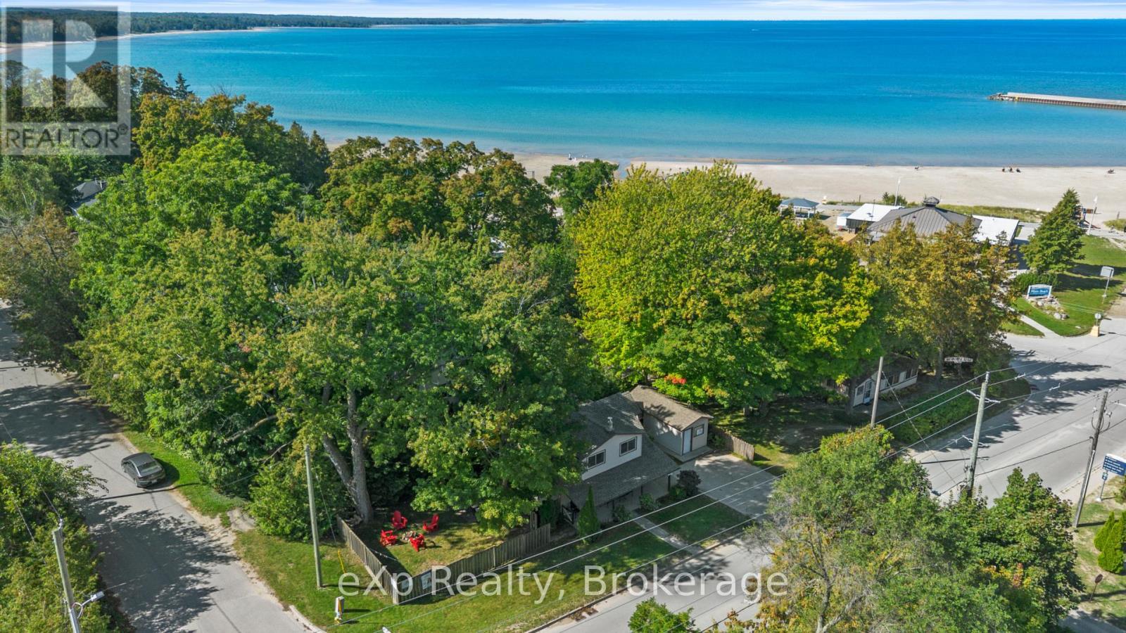 212 Green Street, Saugeen Shores, Ontario  N0H 2C0 - Photo 2 - X12391568