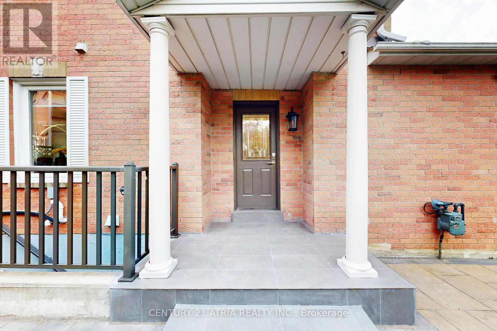 60 Steepleview Crescent, Richmond Hill, Ontario  L4C 9R3 - Photo 3 - N12376361