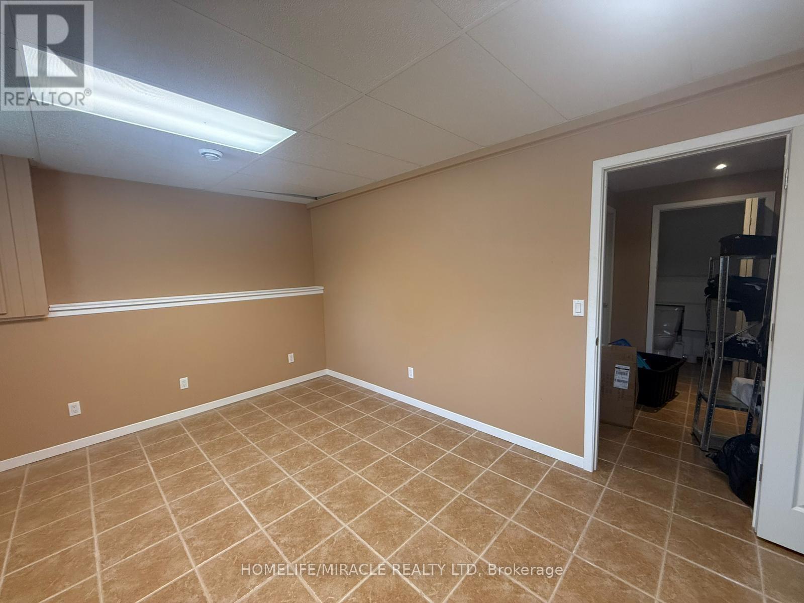 255 Revell Street, Gravenhurst, Ontario  P1P 0E4 - Photo 24 - X12421227