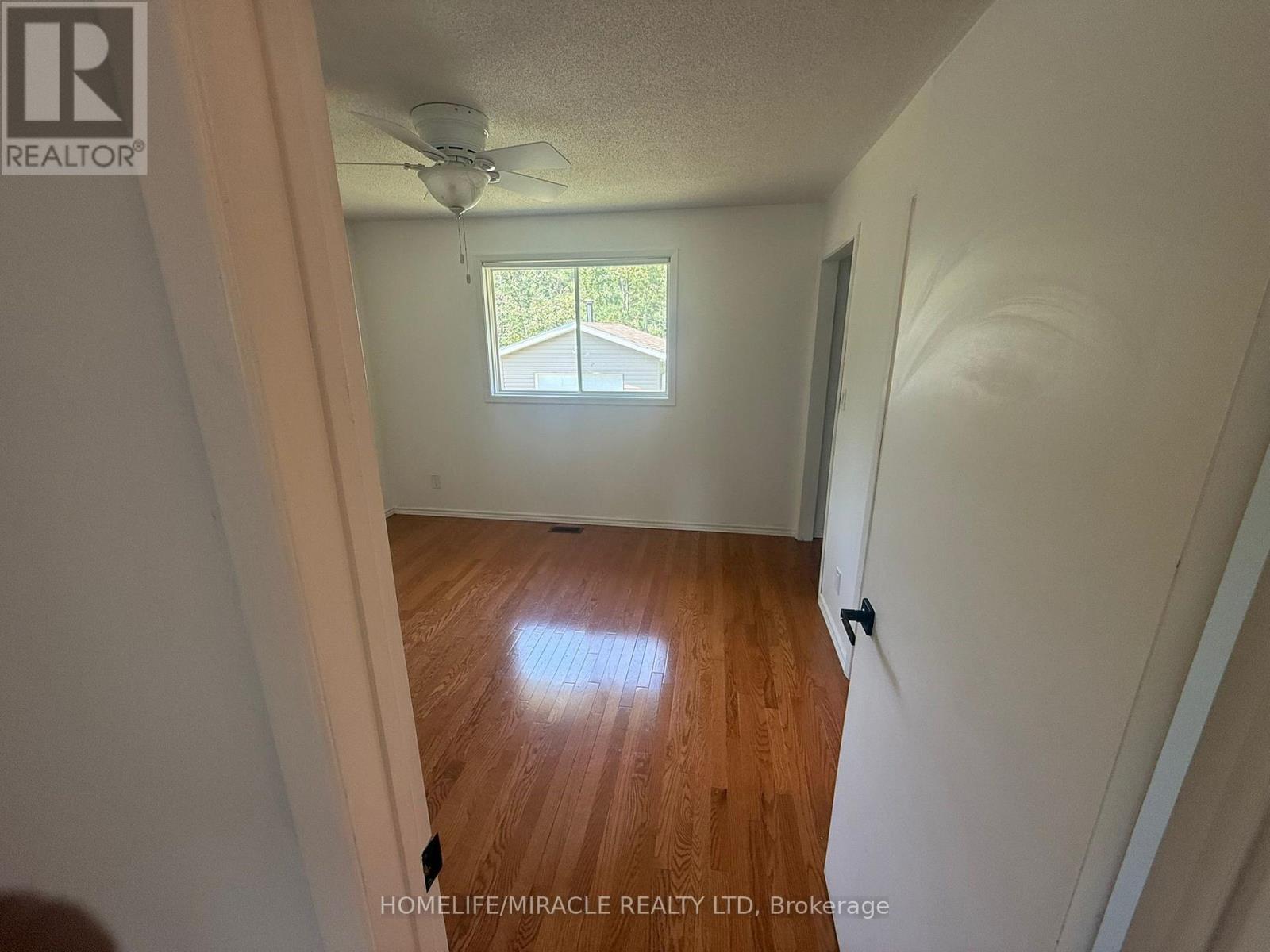 255 Revell Street, Gravenhurst, Ontario  P1P 0E4 - Photo 21 - X12421227
