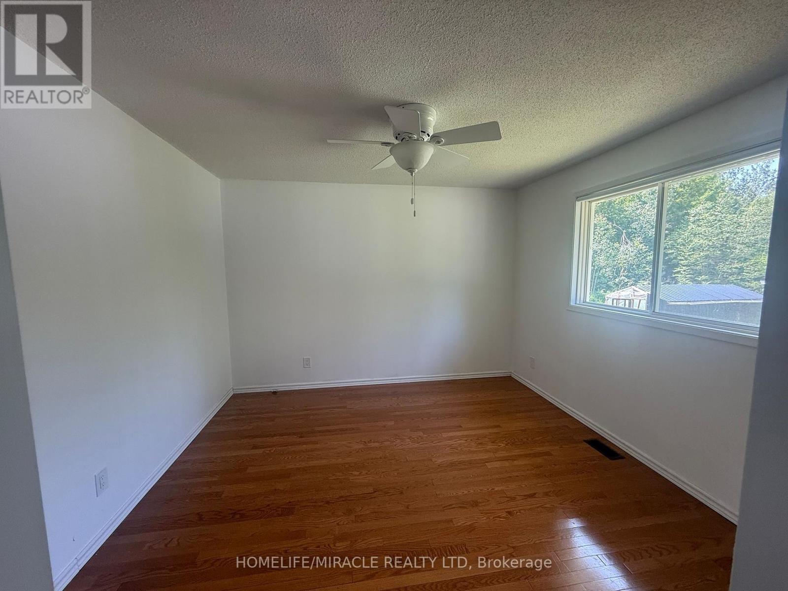 255 Revell Street, Gravenhurst, Ontario  P1P 0E4 - Photo 22 - X12421227