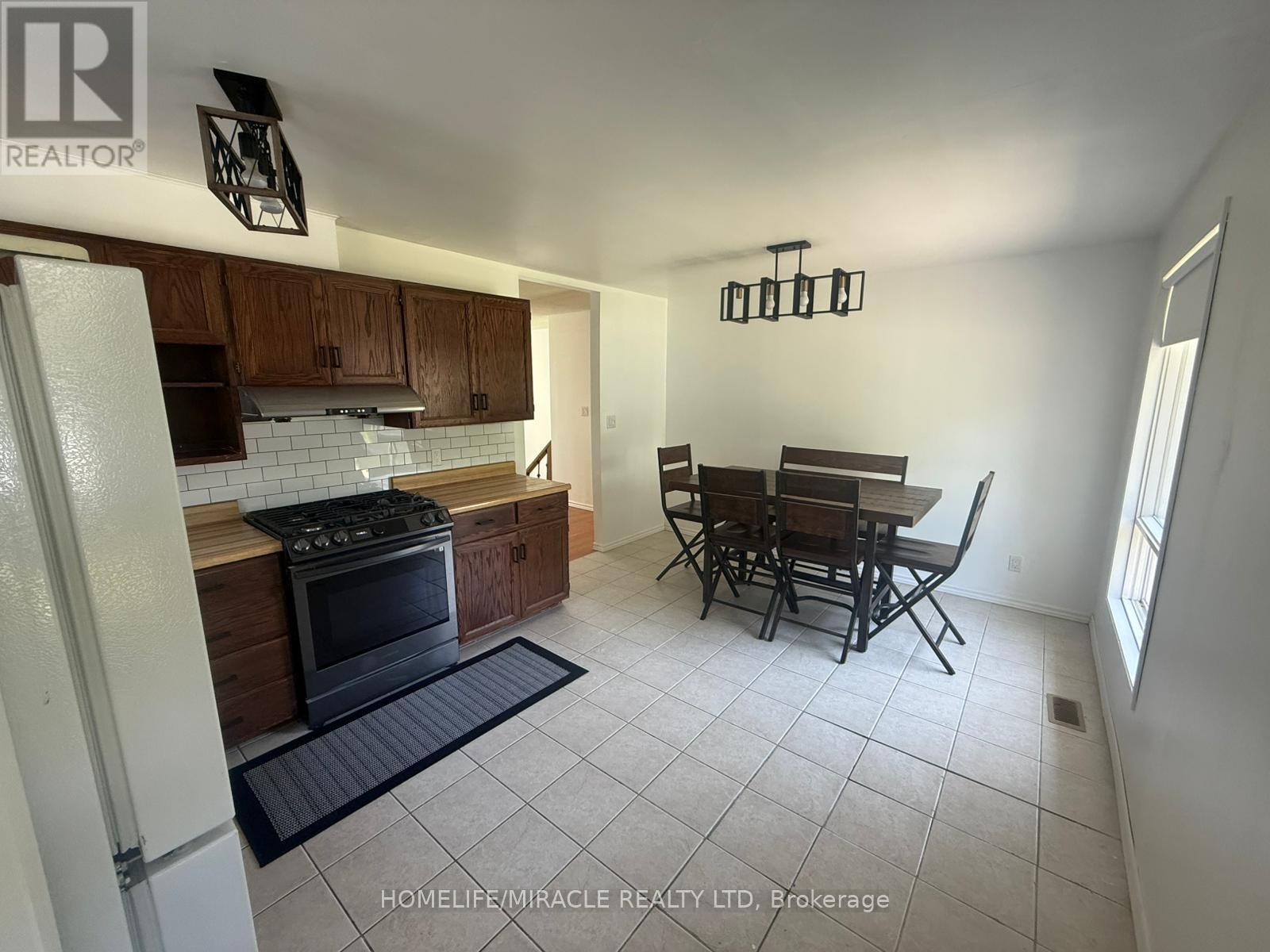 255 Revell Street, Gravenhurst, Ontario  P1P 0E4 - Photo 13 - X12421227