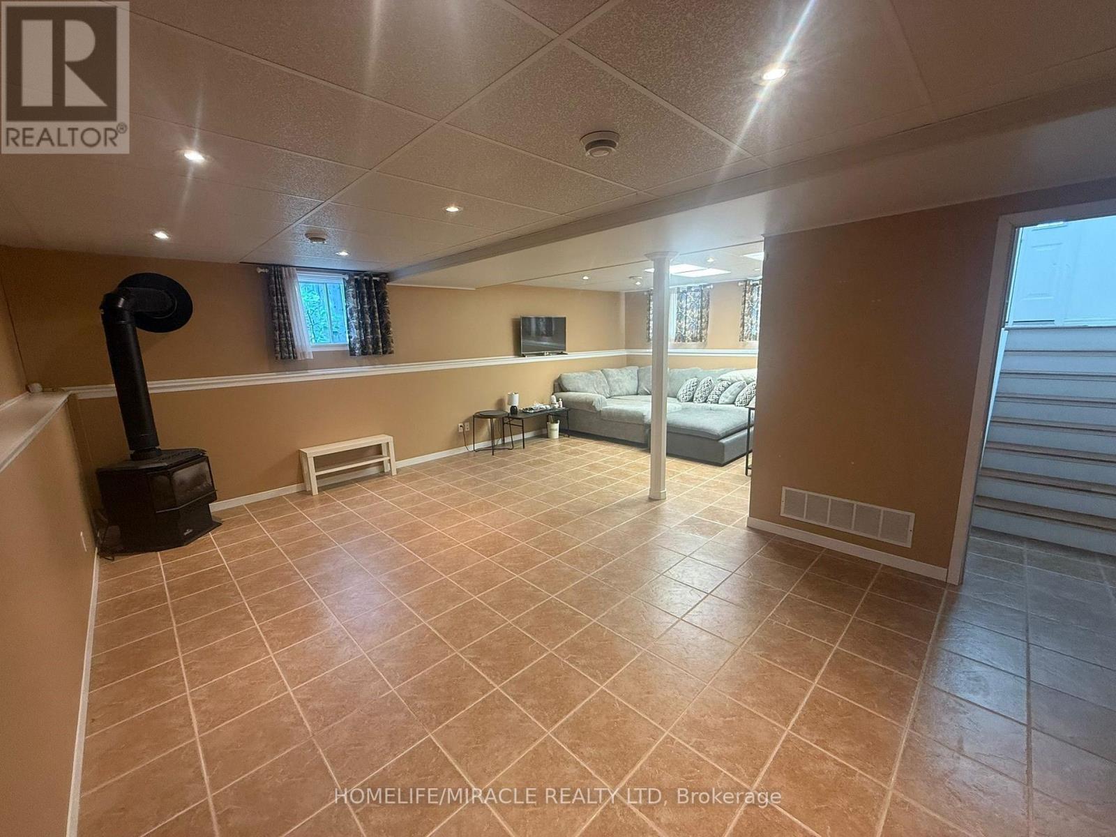 255 Revell Street, Gravenhurst, Ontario  P1P 0E4 - Photo 25 - X12421227