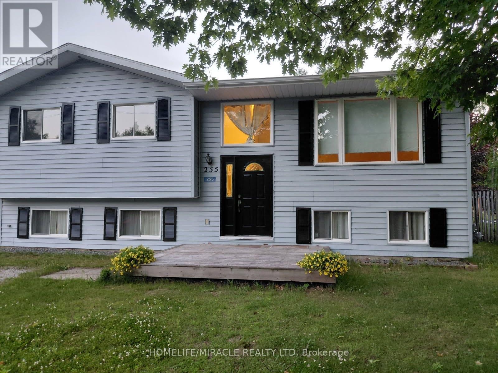 255 REVELL STREET, Gravenhurst, Ontario