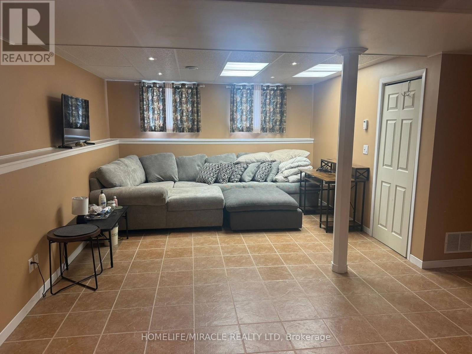 255 Revell Street, Gravenhurst, Ontario  P1P 0E4 - Photo 9 - X12421227