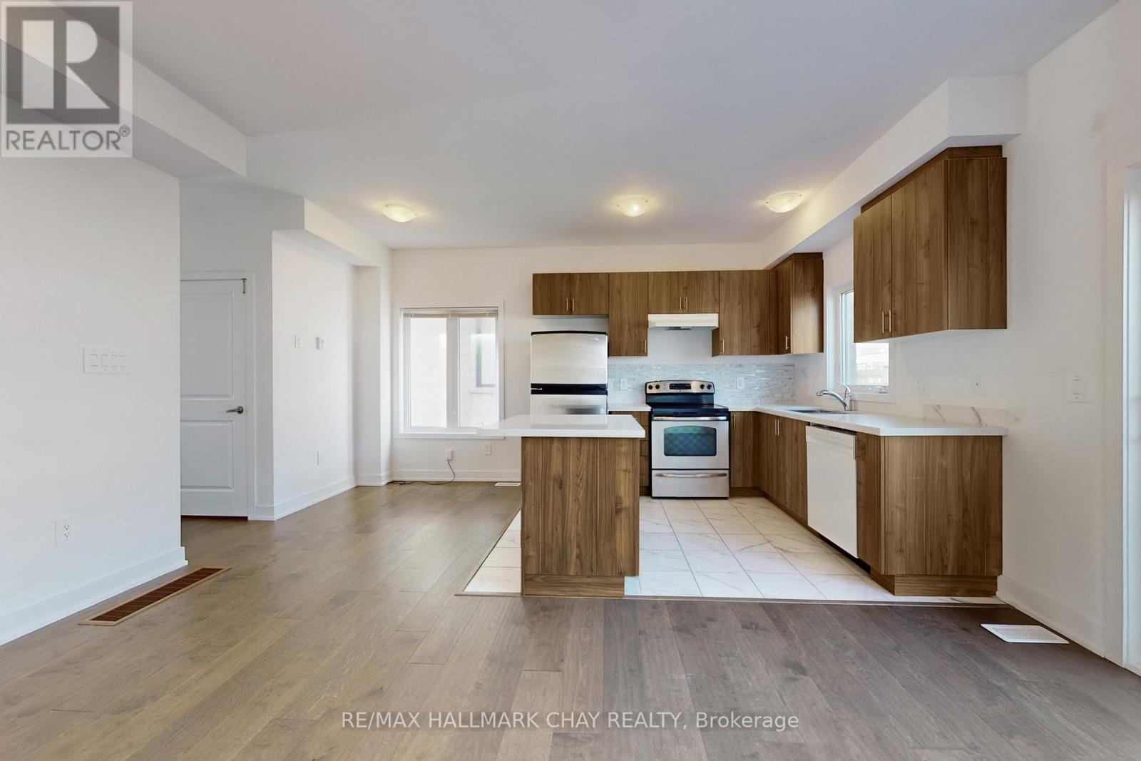 37 Turnberry Lane, Barrie, Ontario  L9J 0M8 - Photo 6 - S12419123