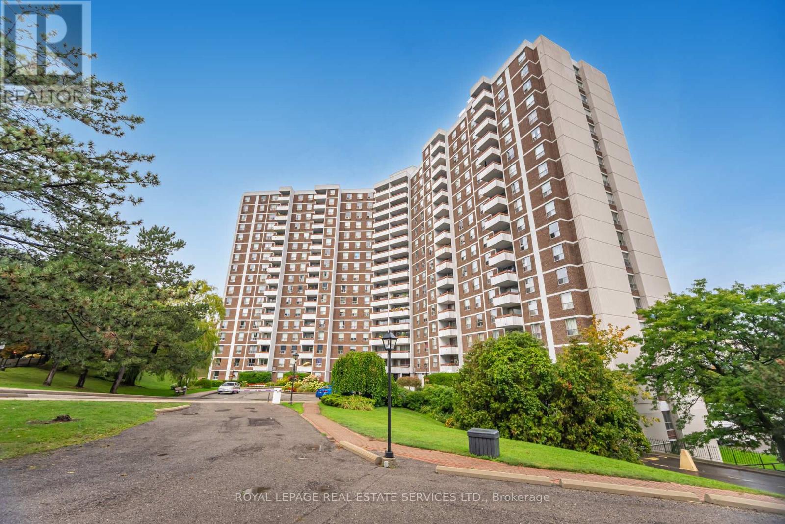 303 - 10 EDGECLIFF GOLFWAY, Toronto, Ontario