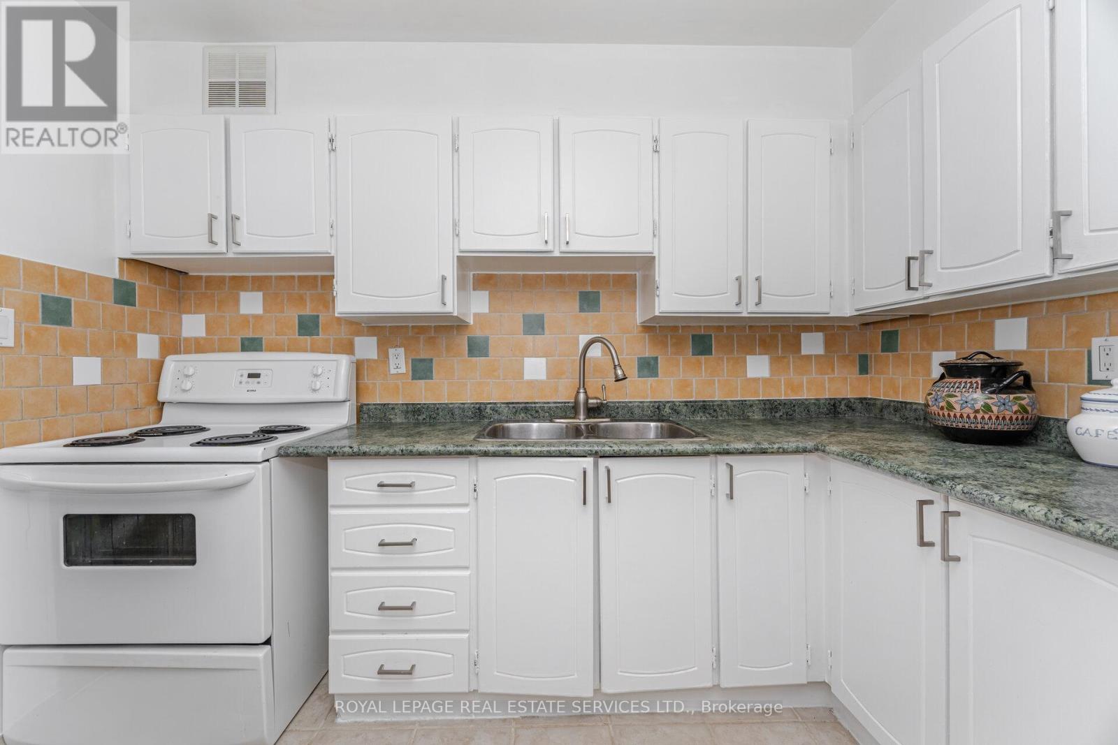 303 - 10 Edgecliff Golfway, Toronto, Ontario  M3C 3A3 - Photo 13 - C12423083