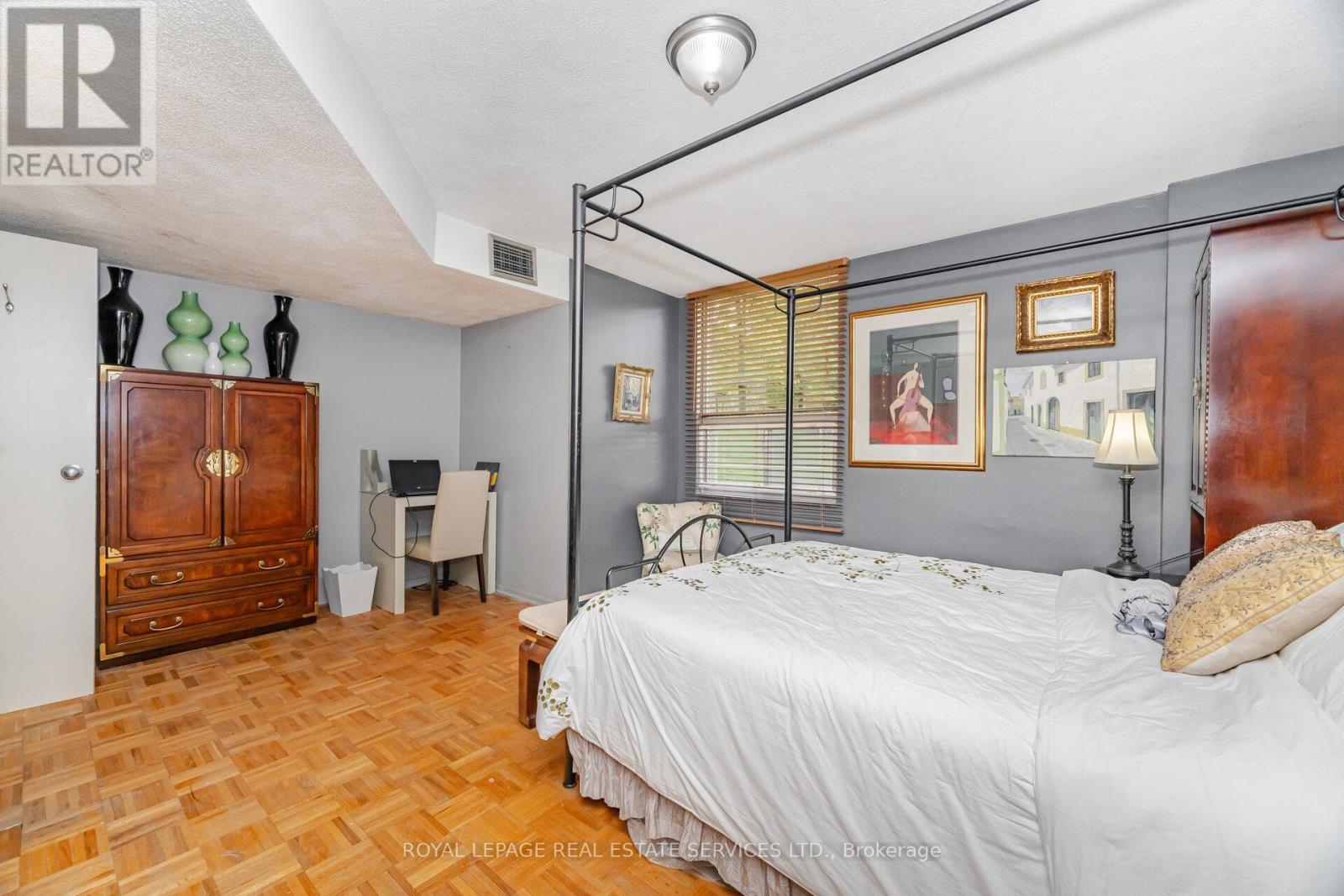 303 - 10 Edgecliff Golfway, Toronto, Ontario  M3C 3A3 - Photo 15 - C12423083