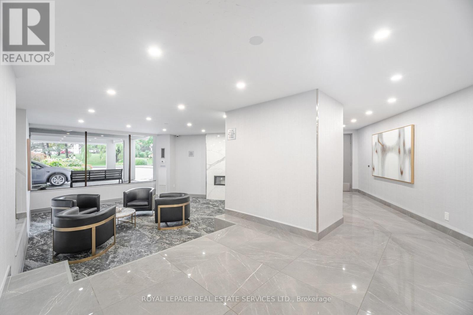 303 - 10 Edgecliff Golfway, Toronto, Ontario  M3C 3A3 - Photo 2 - C12423083
