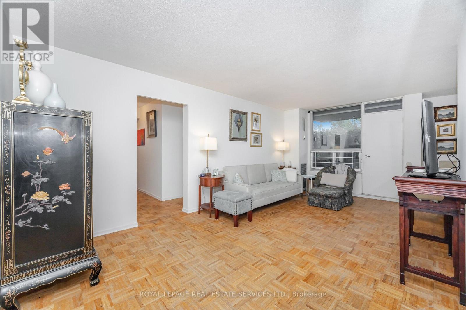 303 - 10 Edgecliff Golfway, Toronto, Ontario  M3C 3A3 - Photo 5 - C12423083