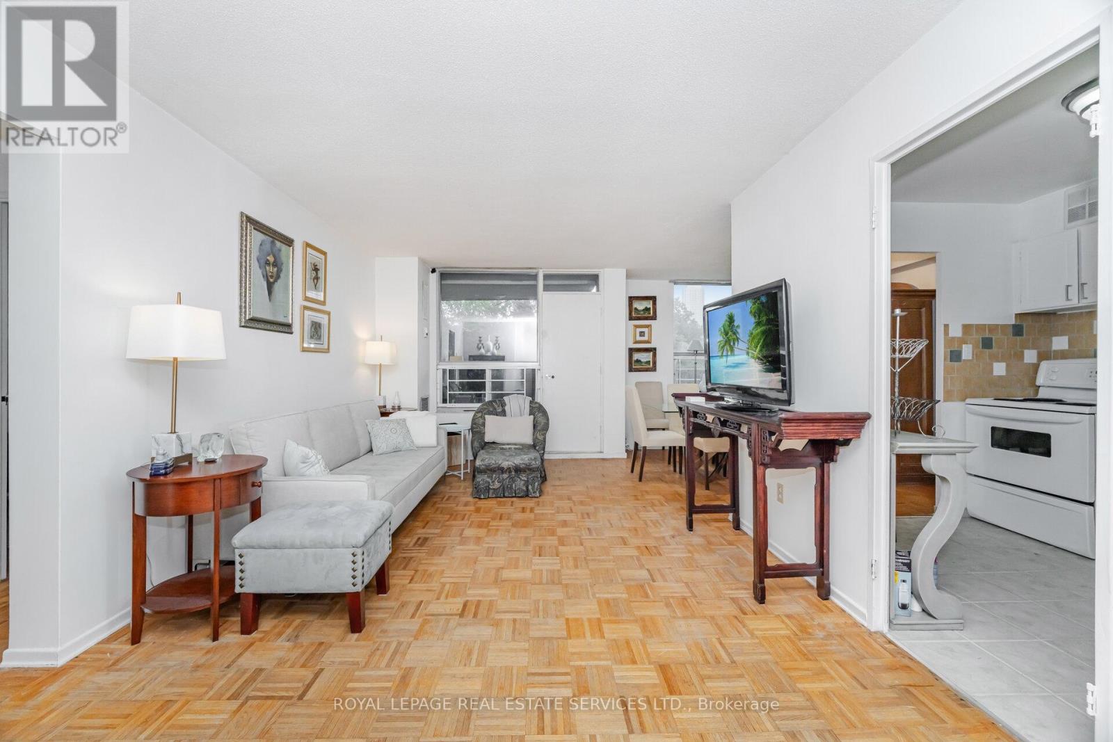 303 - 10 Edgecliff Golfway, Toronto, Ontario  M3C 3A3 - Photo 6 - C12423083