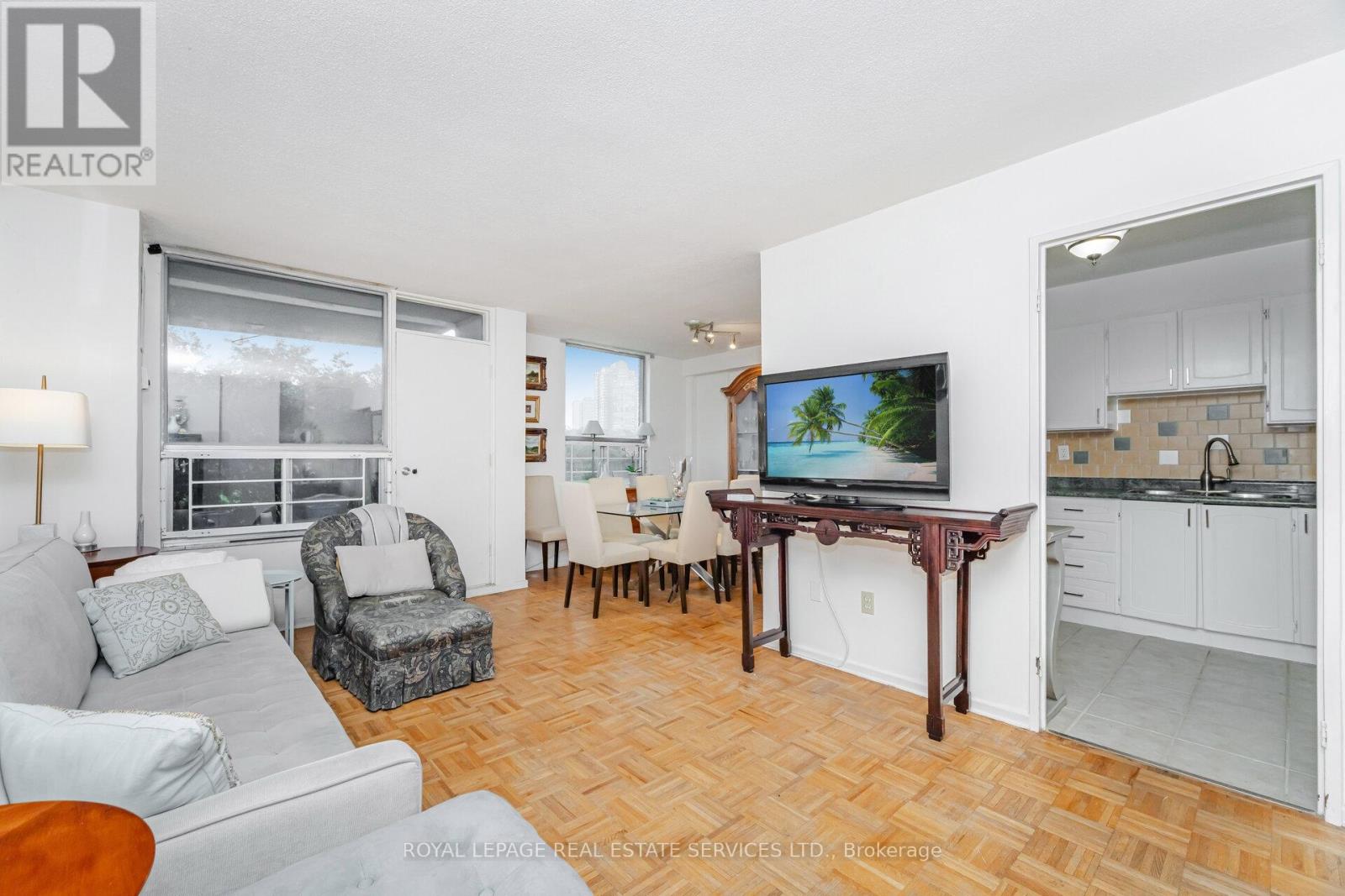 303 - 10 Edgecliff Golfway, Toronto, Ontario  M3C 3A3 - Photo 7 - C12423083