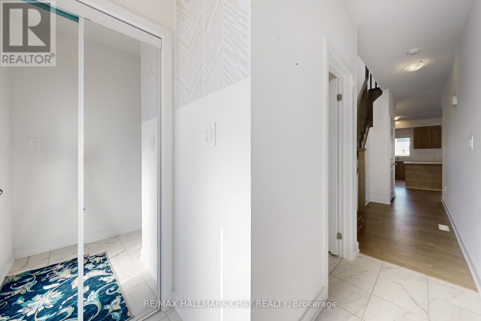 37 Turnberry Lane, Barrie, Ontario  L9J 0M8 - Photo 13 - S12419123