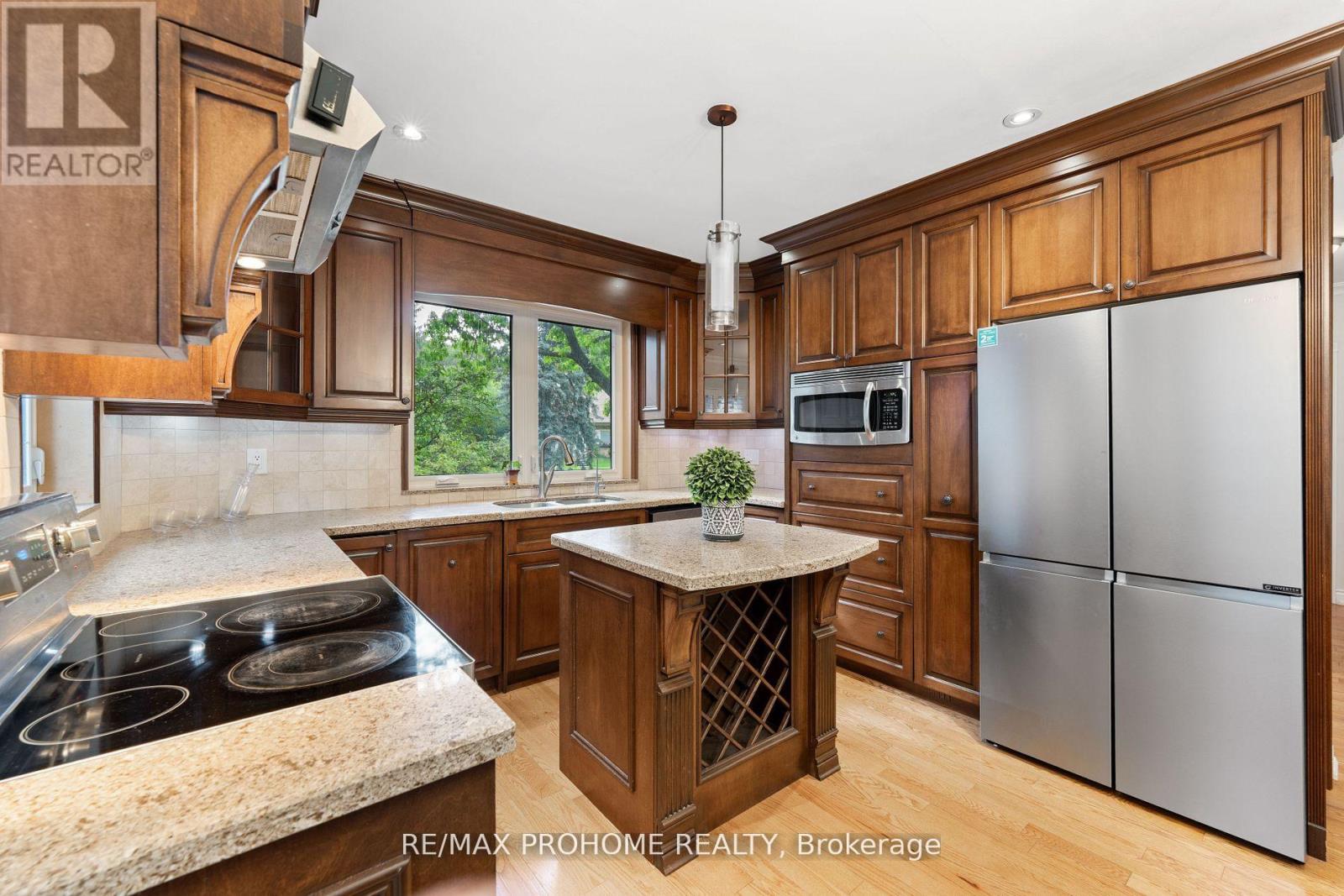 39 Addison Crescent, Toronto, Ontario  M3B 1K7 - Photo 16 - C12423087