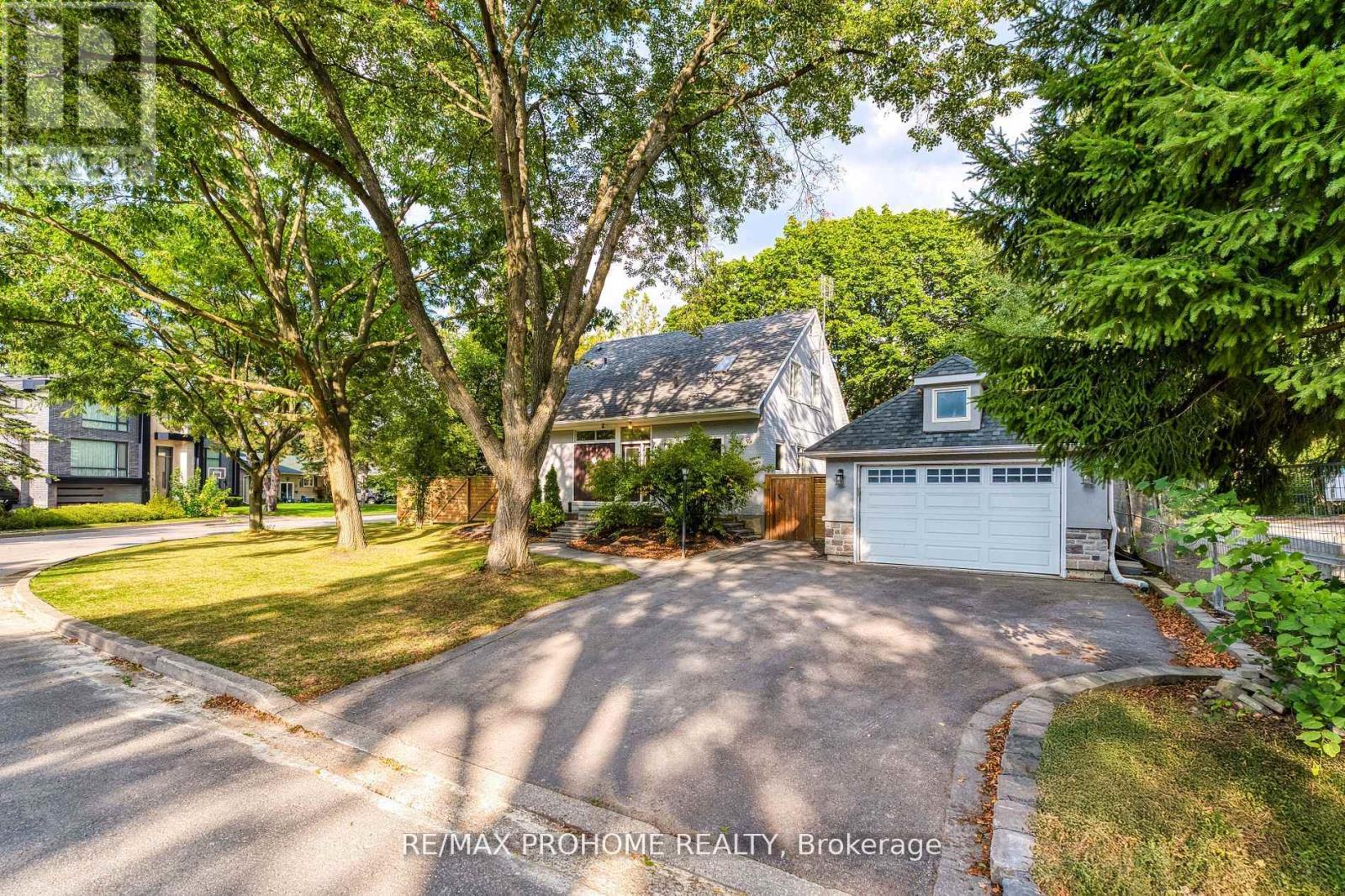 39 Addison Crescent, Toronto, Ontario  M3B 1K7 - Photo 2 - C12423087