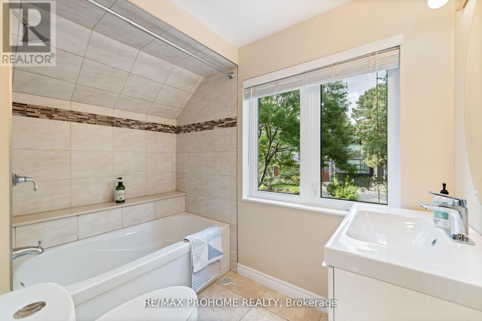 39 Addison Crescent, Toronto, Ontario  M3B 1K7 - Photo 31 - C12423087