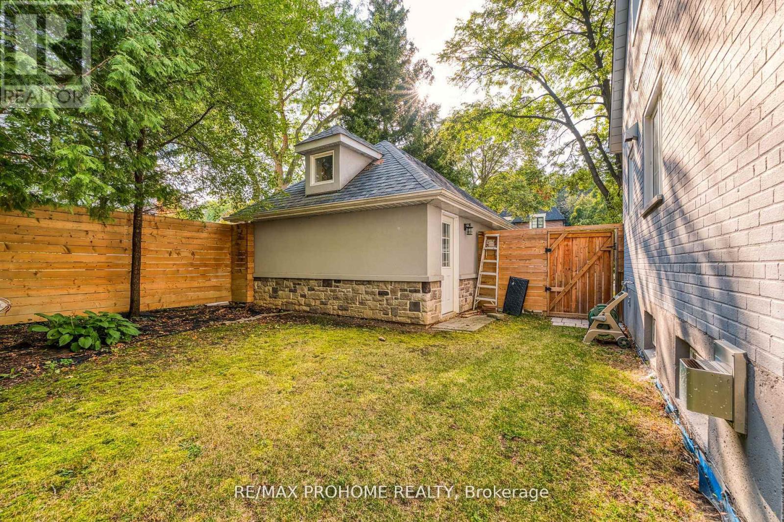 39 Addison Crescent, Toronto, Ontario  M3B 1K7 - Photo 38 - C12423087